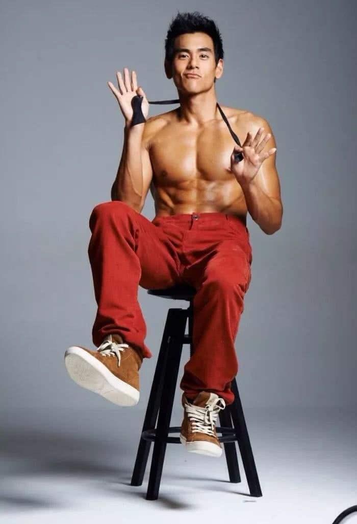 彭于晏最新阳光照片曝光,温暖时光下的魅力瞬间