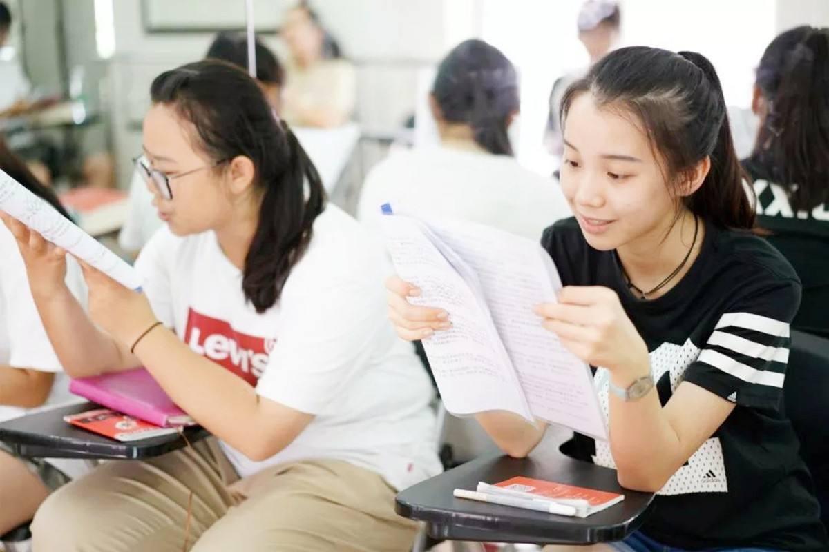 高三复读最新通知,高三复读最新通知——科技重塑未来，复读也精彩纷呈