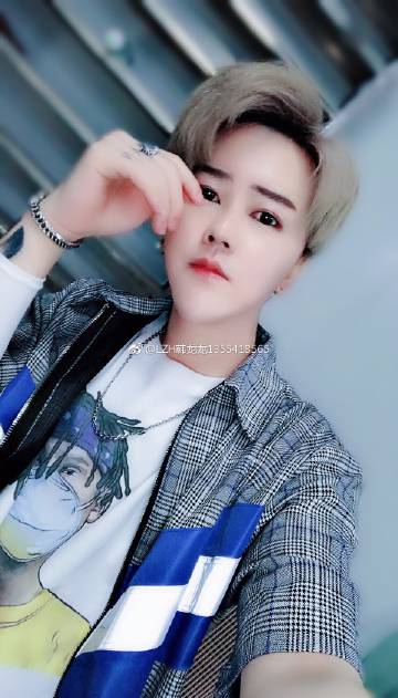 韩龙龙魅力瞬间，帅气照片定格永恒！