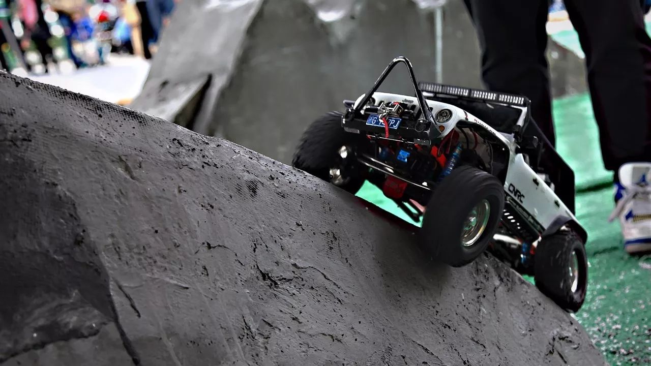 子弹车比赛，速度与激情的较量之战