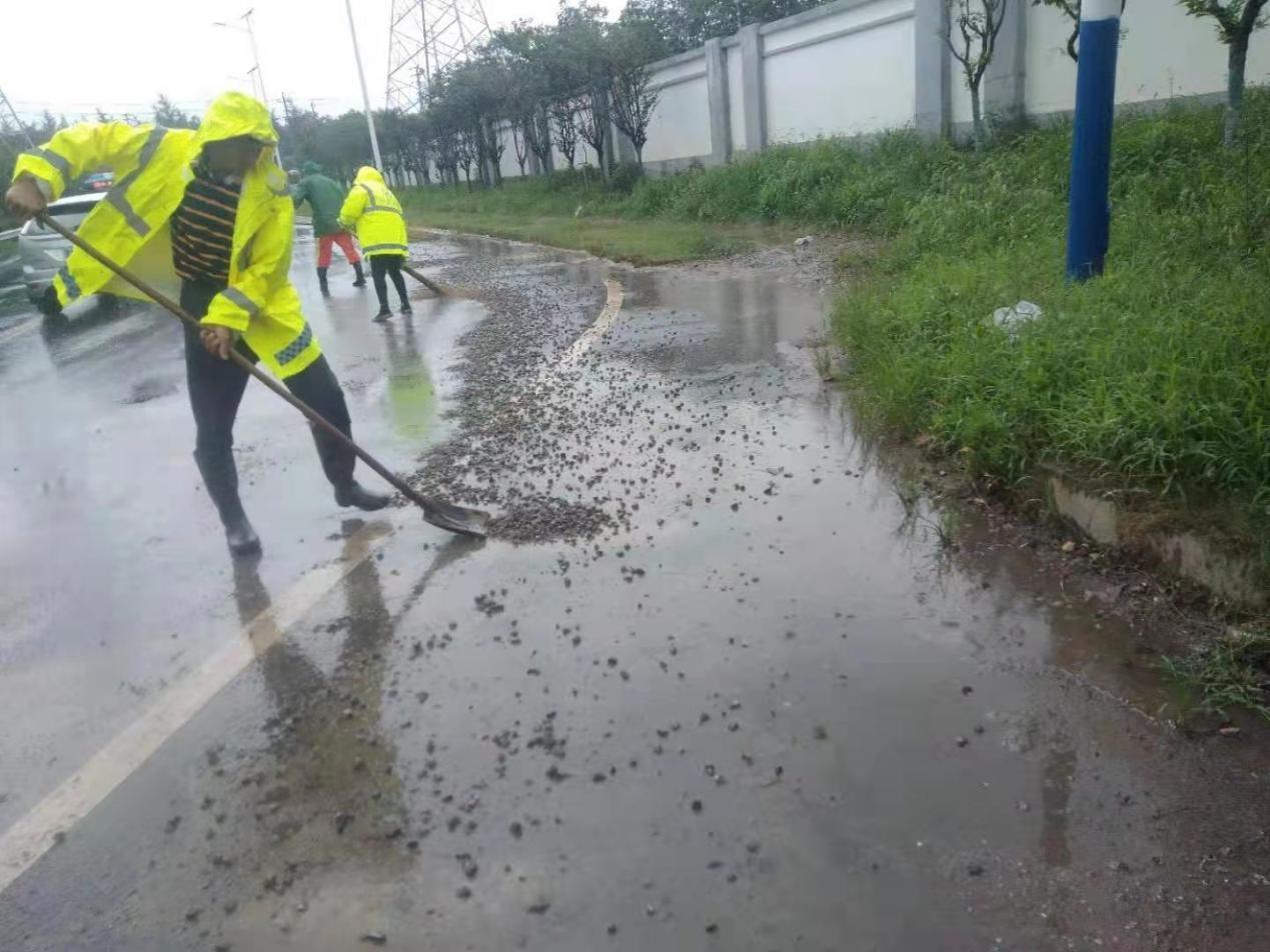 栖霞暴雨实时影像更新