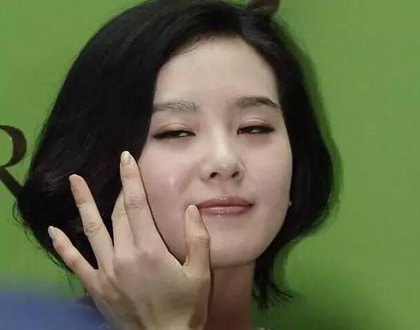 明星双眼皮的日常趣事探秘