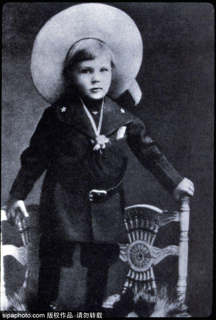 好莱坞英国演员，变化、学习与自信的力量塑造职业生涯之路