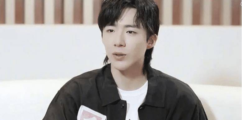 娘娘腔明星与科技炫彩碰撞，智能星辉体验新时代