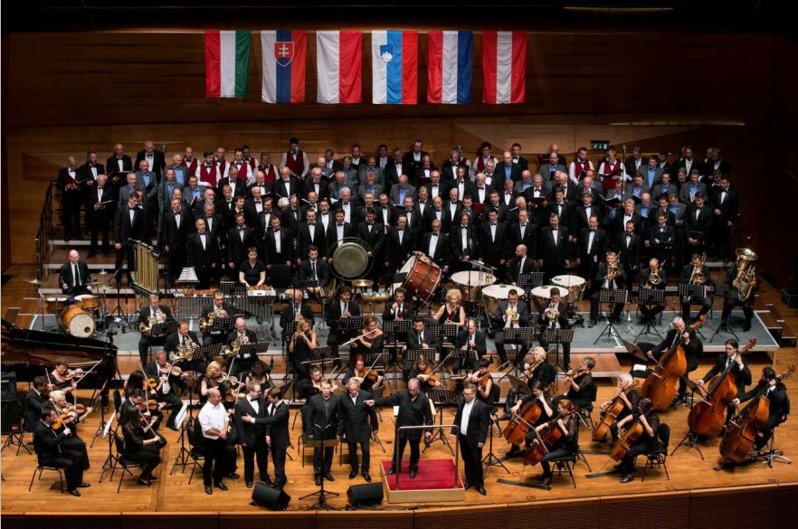 最新合唱曲目,最新合唱曲目，多样性与选择性的探讨