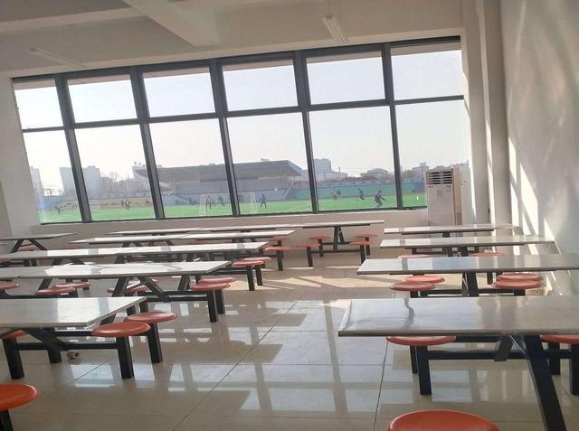 “校园食堂最新出租信息”