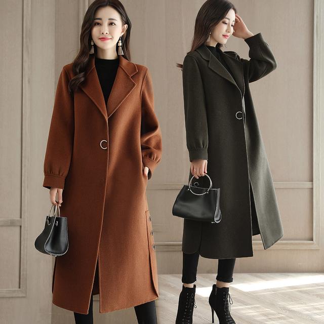 最新款女毛呢大衣，小巷深处的时尚秘境风采