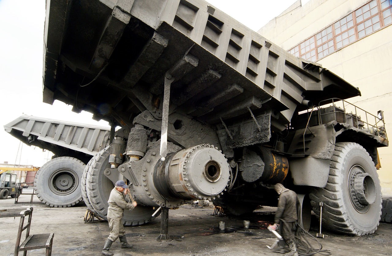 启程探索自然美景,最新煤矿招聘翻斗车司机开启冒险之旅